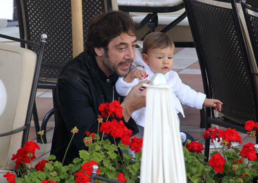 Javier Bardem and Penelope Cruz Take Little Leo Out For A Spaghetti Lunch!